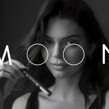 I love working with @moon to create innovative oral beauty products like my teeth whitening pen. It's so easy to use and a perfect on-the-go beauty product to keep in your bag! #moon_partner