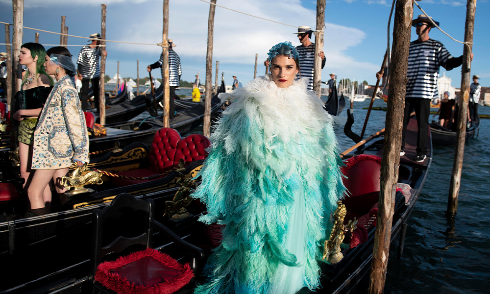 Энэ жил үзсэн хамгийн тансаг загварын шоу: Dolce & Gabbana ордны \"Alta Moda\"