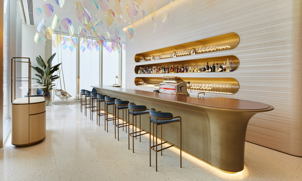 Дотроос нь харцгаая: Осака дахь Louis Vuitton брэндийн анхны ресторан