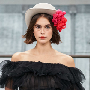 Францын шинэ давлагааг харуулсан Chanel-ийн цуглуулга