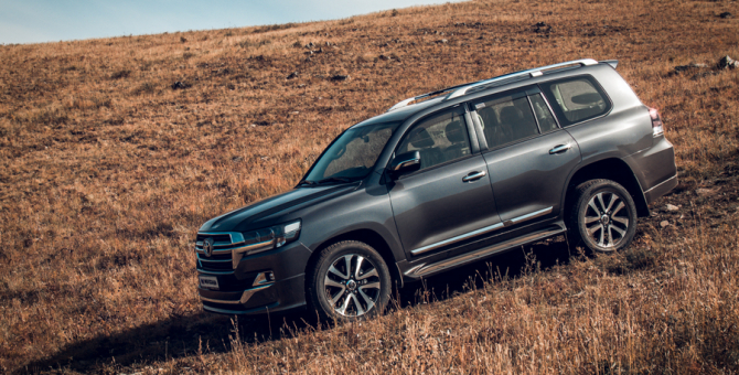 Бартаат замыг саадгүй туулж, их хотын амьдралд төгс нийцэх Toyota Land Cruiser 200 Urban Style