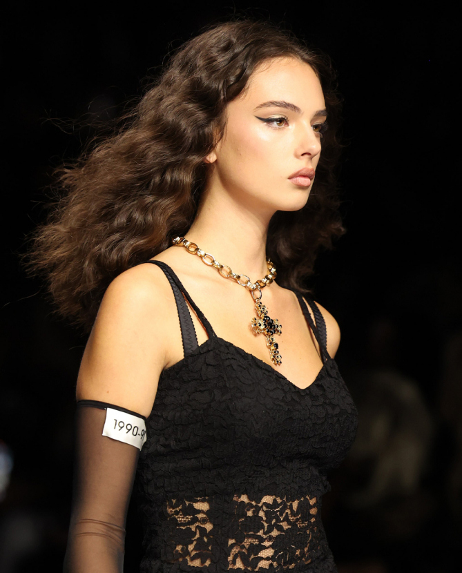 Үзэсгэлэнт Дева Кассель, куратор Ким Кардашьян: Dolce & Gabbana брэндийн шинэ цуглуулгын эргэн тойронд