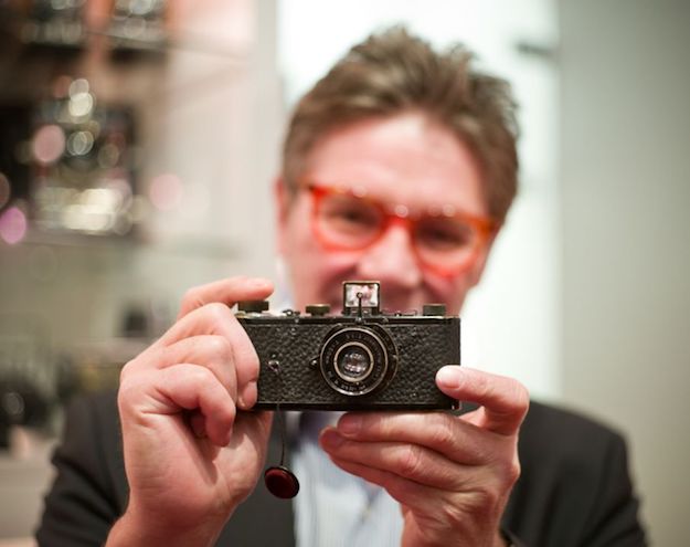 Дэлхийн хамгийн үнэтэй камер дуудлага худалдаагаар зарагдлаа
