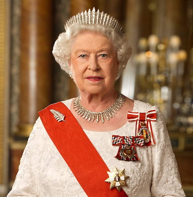 Яг л “The Crown” цувралд гардаг шиг: Хатан хааны шилдэг архивын видеонууд