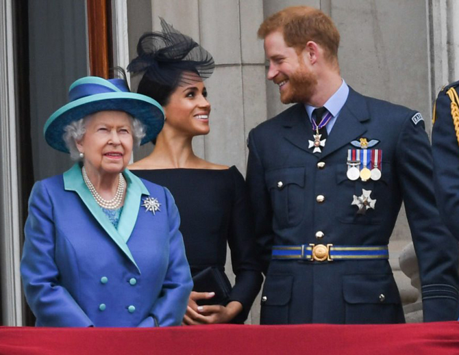 Их Британийн хатан хаан хунтайж Харри ба Меган Маркл нарын талаар албан ёсны мэдэгдэл хийлээ