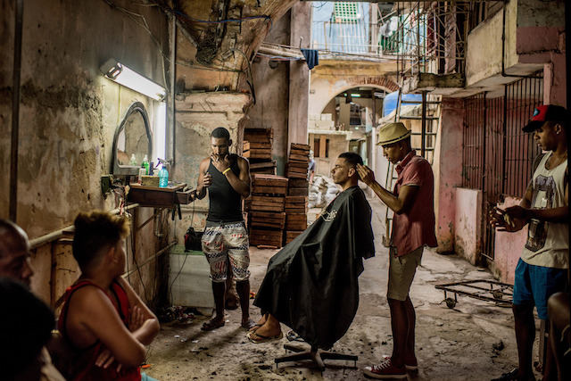 \"Cuba on the Edge of Change\", Томас Мунита, \"Өдөр тутмын амьдрал\" төрөлд нэгдүгээр байр (Stories)